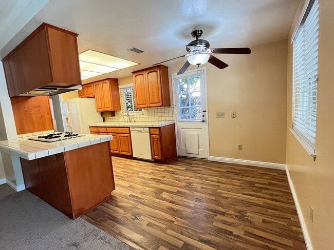 Building Photo - 3-bedroom 2-bathroom House for Rent in Riverside