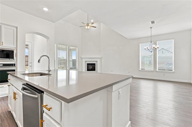 Building Photo - 2410 Doncaster Dr