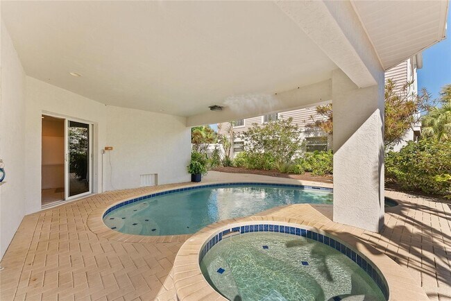 Building Photo - 3020 Gulf of Mexico Dr