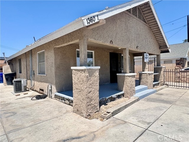Building Photo - 1360 Poplar St