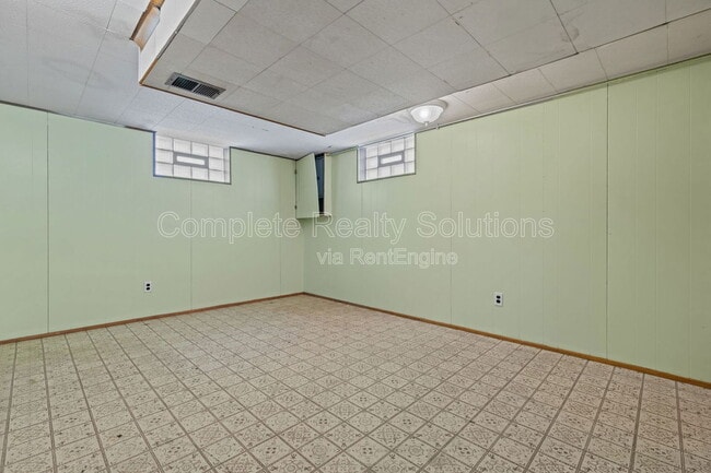 Building Photo - 10044 Pepper Ln