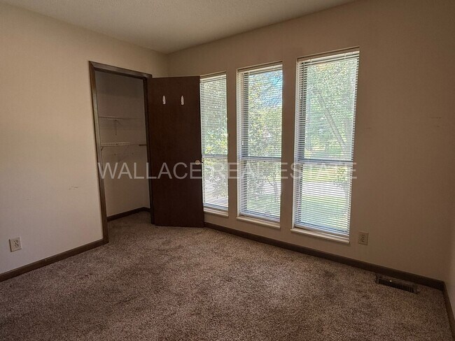 Building Photo - 4 BEDROOM HOUSE IN KINGS GATE SUBDIVISION ...