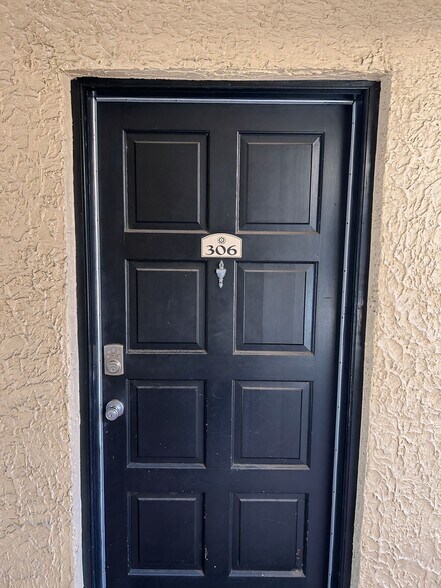 Building Photo - 5304 W Kennedy Blvd