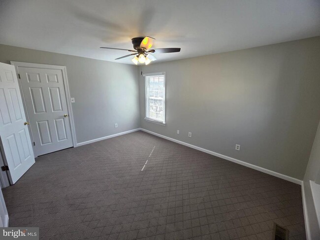Building Photo - 307 Meadow Ct