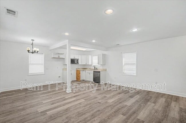 Building Photo - 1200 E 37th St