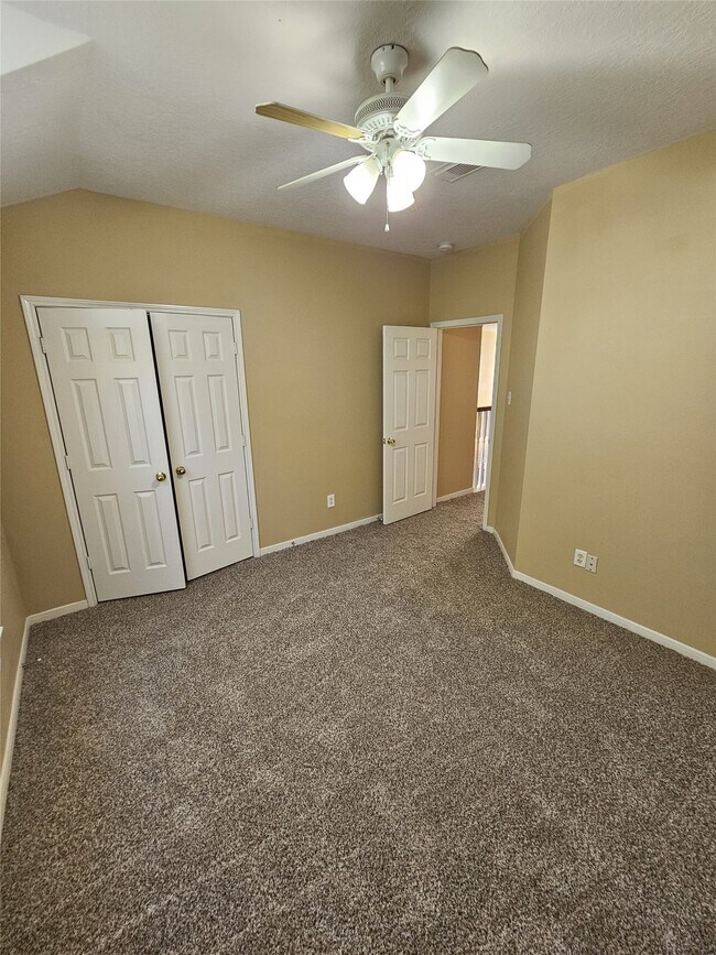 Building Photo - 12111 N Brenton Knoll Dr