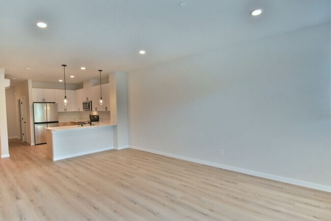 Building Photo - 3bd/2.5ba Lynnwood Townhome