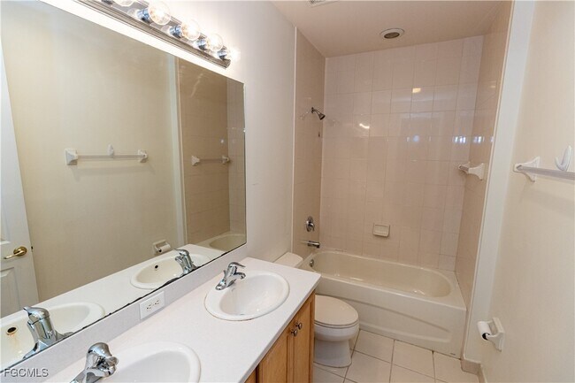 Building Photo - 10094 Mimosa Silk Dr
