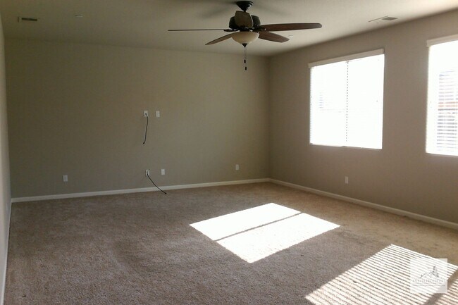 Building Photo - Spacious 4 Bedroom 3 Bath Home in Harlan R...