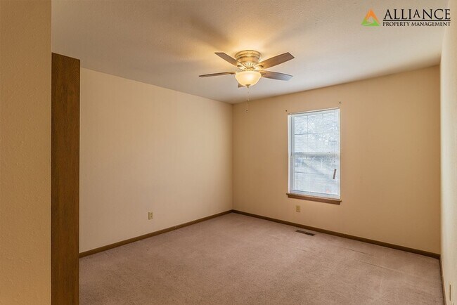 Building Photo - Bluemont Ave. 815-817