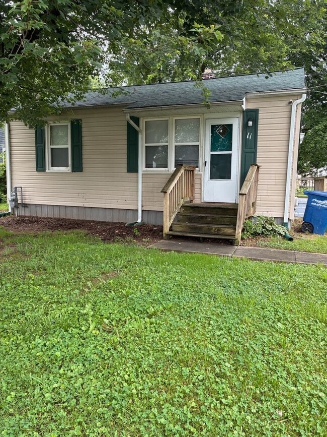 Primary Photo - 2 Bedroom 1 Bathroom Single Family Home in...