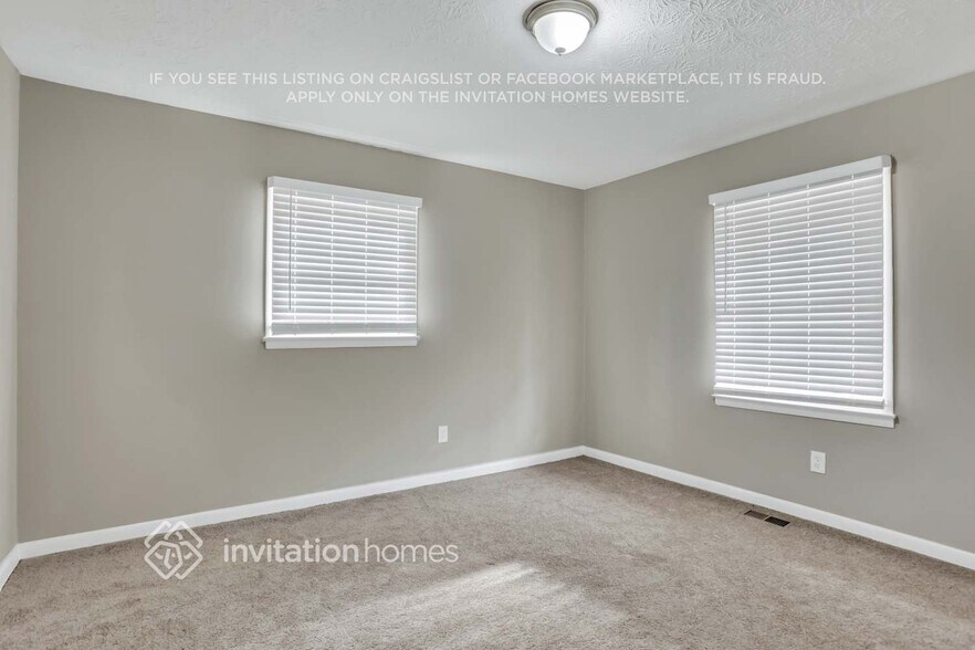 Building Photo - 3724 Manhattan Dr