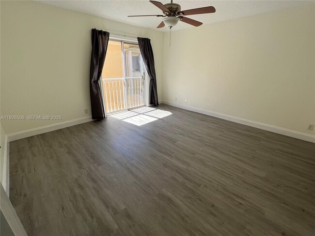 Building Photo - 11383 Lakeview Dr