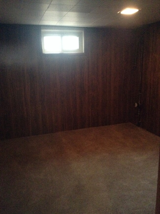 Building Photo - 2 BEDROOM, PLUS 2 BONUS ROOMS, 2 BATHROOM ...