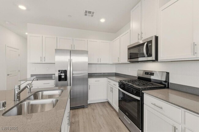 Building Photo - 502 Red Lovebird Ave