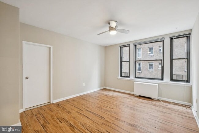 Building Photo - 135 S 19th St