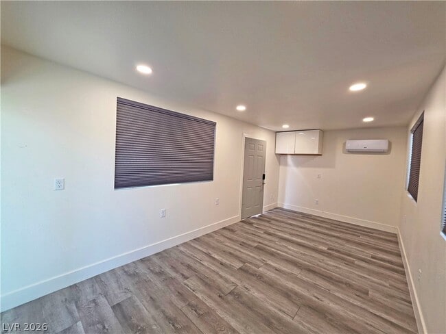 Building Photo - 3630 E Vineyard Dr