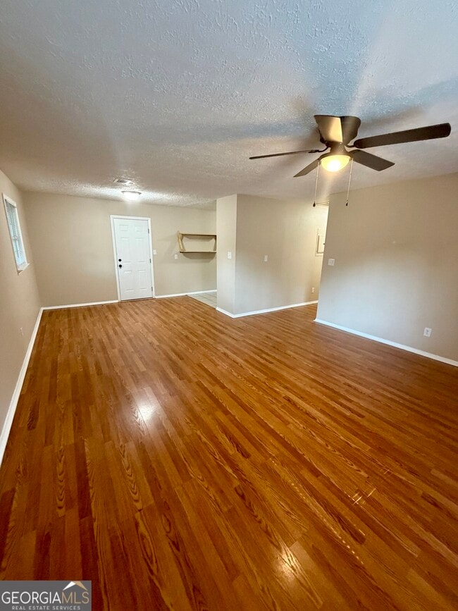 Building Photo - 814 Crestwood Terrace