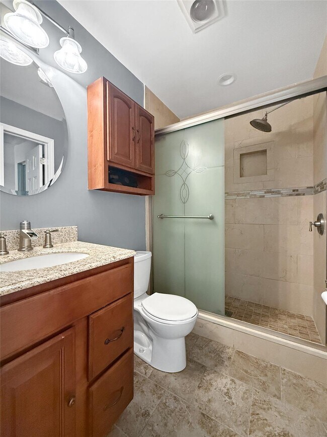 Building Photo - 1806 Village Dr