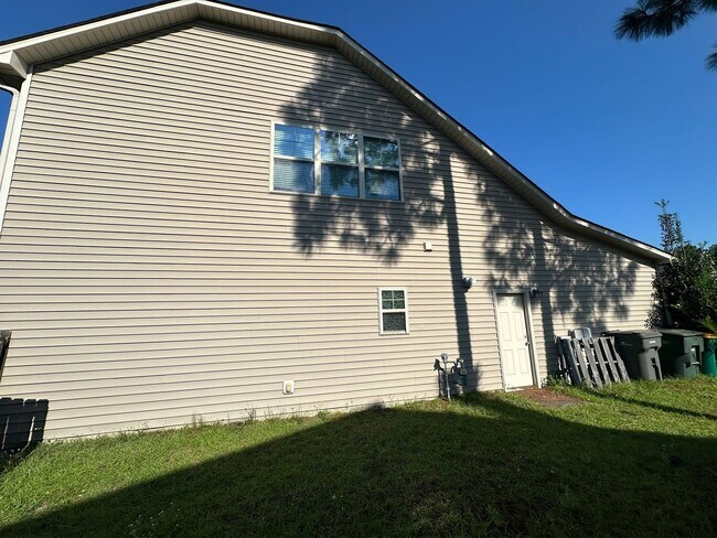Building Photo - 2111 Yates Ranch Rd