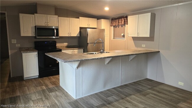 Building Photo - 44 Crawford Dr