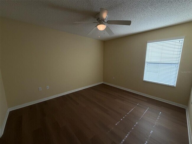 Building Photo - 256 Canna Dr