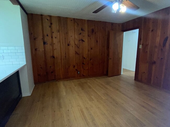 Building Photo - 2 BEDROOM NEAR SCOTT & WHITE