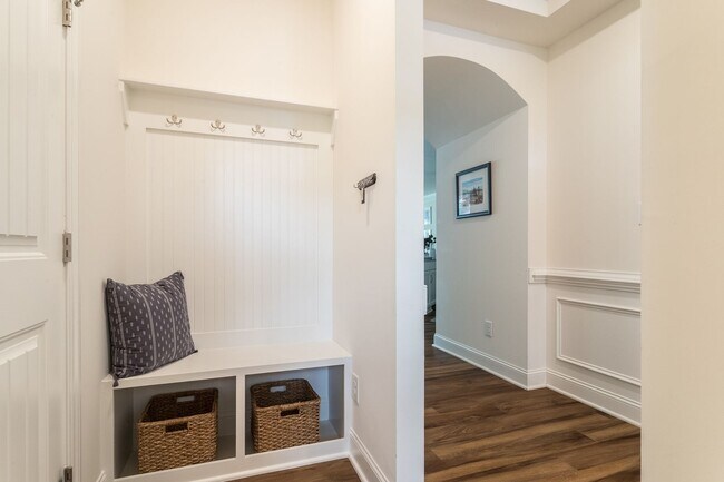 Building Photo - Spacious, Stylish & Move-In Ready! 3BR End Unit Townhome in Durham