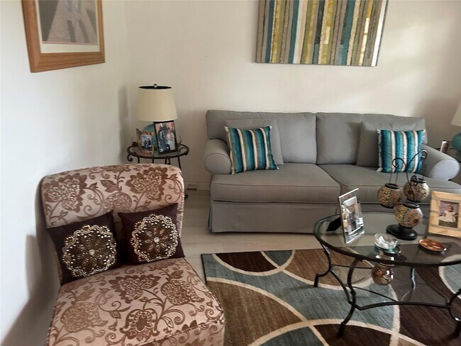 Building Photo - 1902 Bermuda Cir