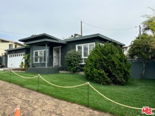 Building Photo - 620 25th St