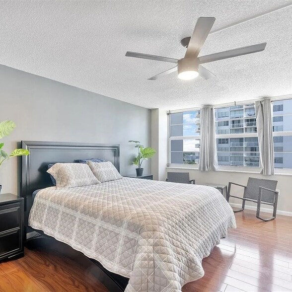 Building Photo - 18031 Biscayne Blvd