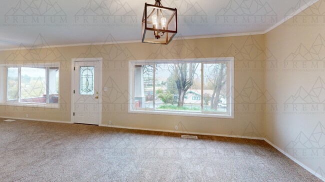 Building Photo - Cozy 2 bedroom 1 bath updated home!