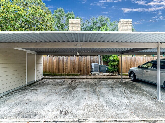 Building Photo - 1669 W Sam Houston Pkwy S
