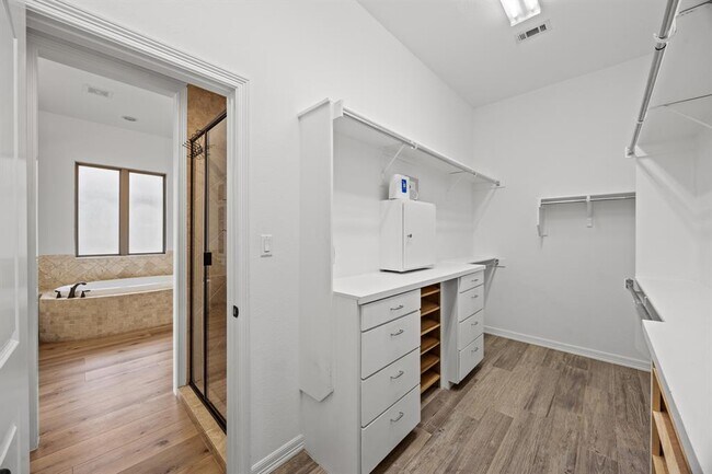 Building Photo - 366 Mirafield Ln