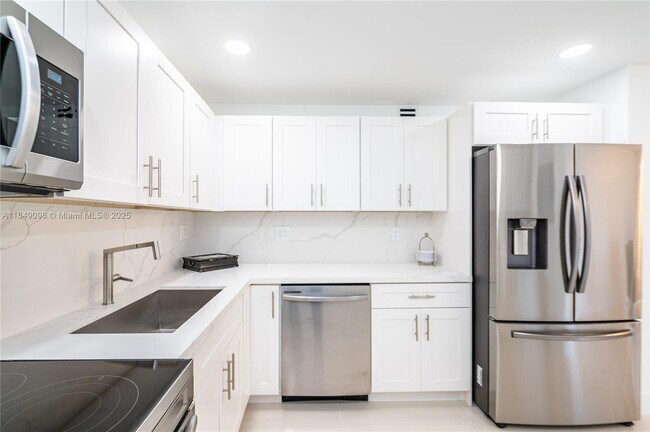 Building Photo - 2780 NE 183rd St
