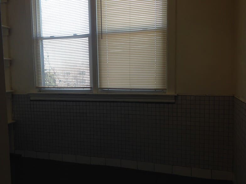 Mud Room/ Storage - 1338 W Winona St