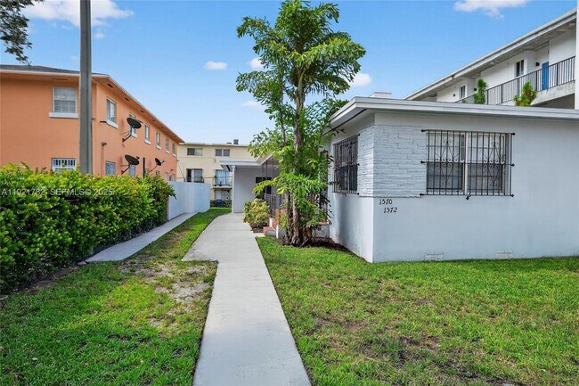 Building Photo - 1572 NW 2nd St