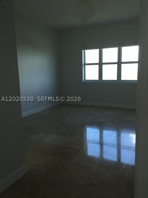 Building Photo - 14951 Royal Oaks Ln
