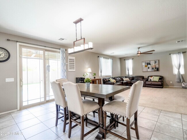 Building Photo - 761 W Desert Hollow Dr
