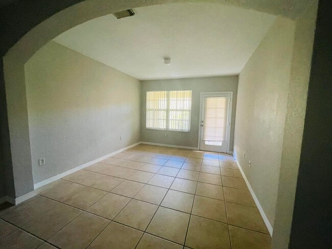 Building Photo - 152 SW Peacock Blvd