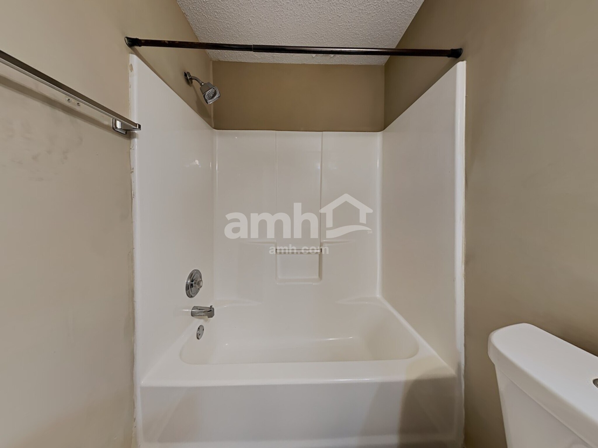 Building Photo - 6004 W Rosie Ln SE