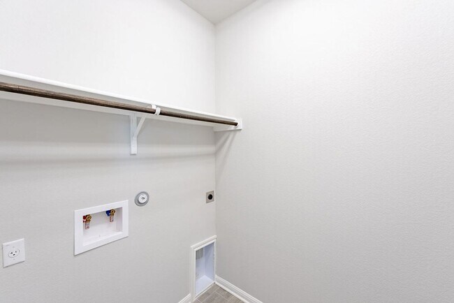 Building Photo - Beautiful New 4 bed, 2 bath home in Buda!
