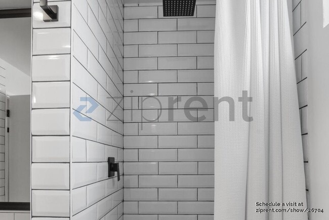 Building Photo - 117 S Doheny Dr