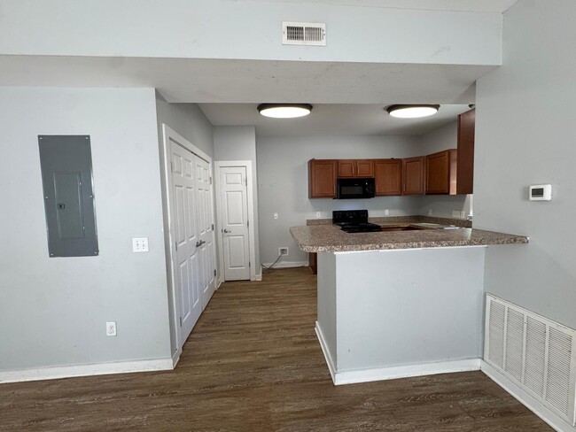 Building Photo - 1907 Grayson St