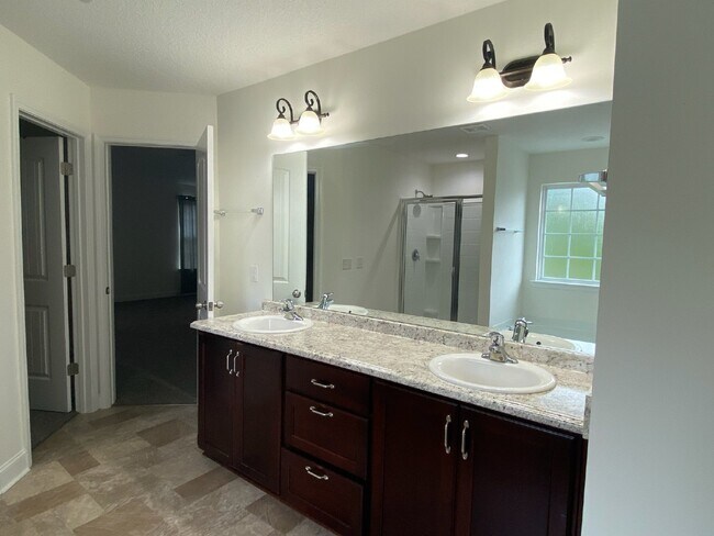 Building Photo - Home For Rent