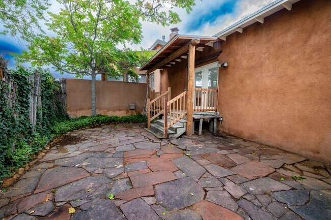 Building Photo - 1115 Agua Fria St