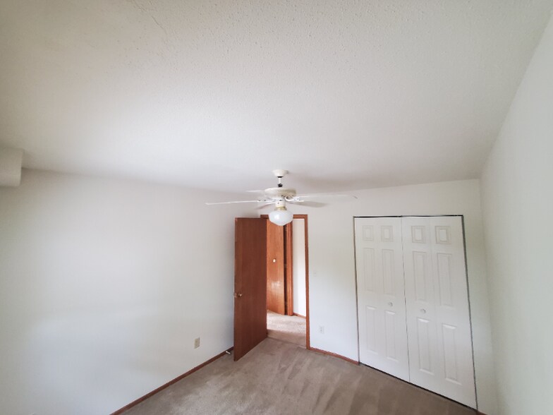 Building Photo - 1086 Como Pl