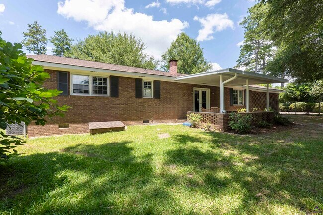 Building Photo - 1726 Greenwood Cir