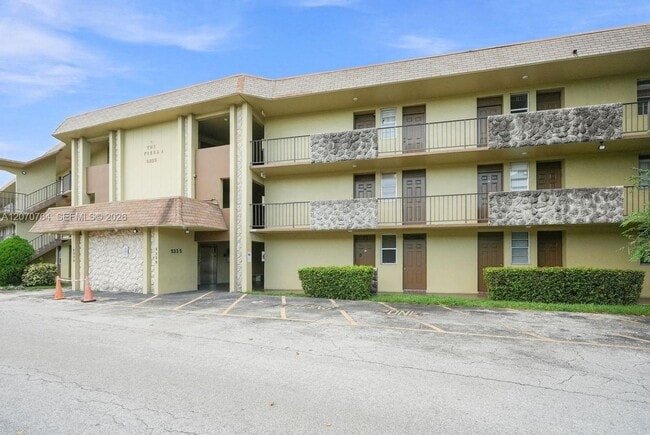 Building Photo - 5335 NW 10th Ct