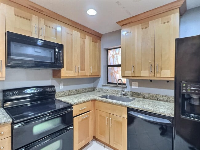 Building Photo - 3831 Cocoplum Cir